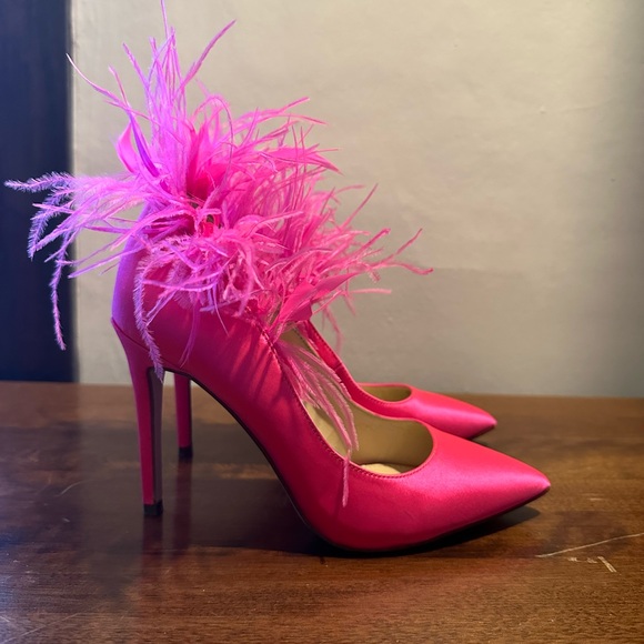 Jessica Simpson Vibrant Pink Feathered Heels - Picture 3 of 6